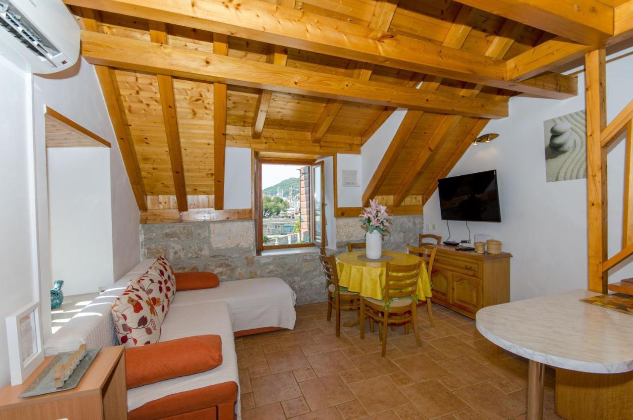 Stone Rose In Center Apartament